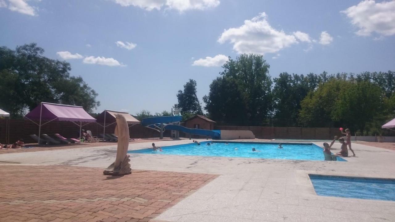 Camping Paradis Le Rocher De La Granelle Le Bugue Exterior photo
