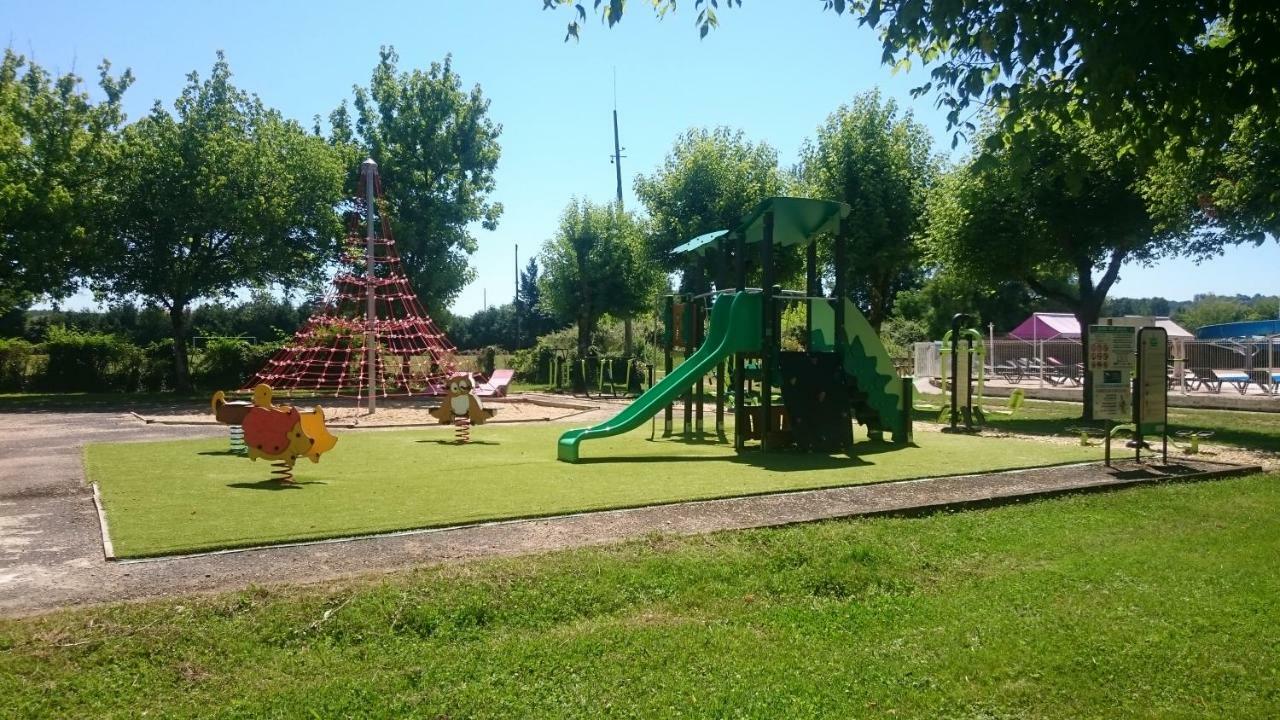 Camping Paradis Le Rocher De La Granelle Le Bugue Exterior photo